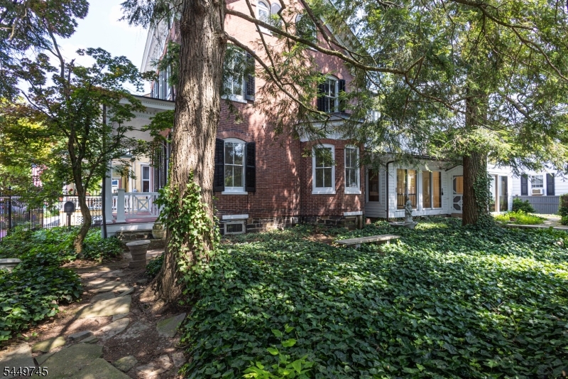 35 Perry St