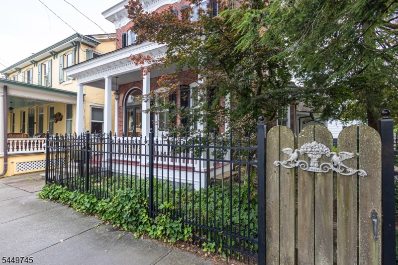 35 Perry St