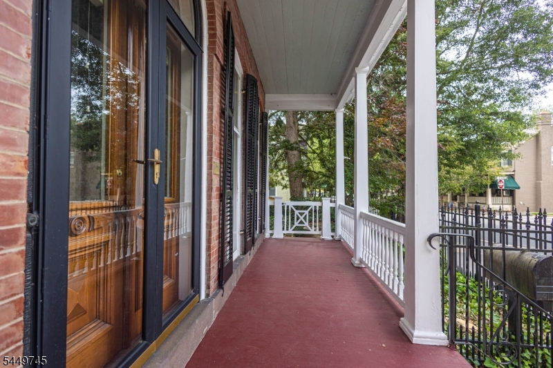 35 Perry St