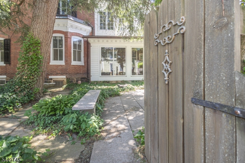 35 Perry St