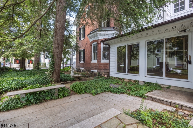 35 Perry St