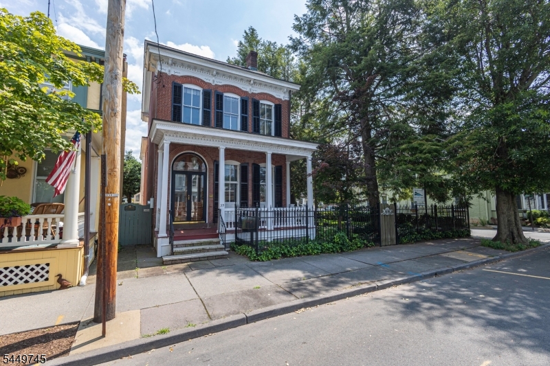 35 Perry St