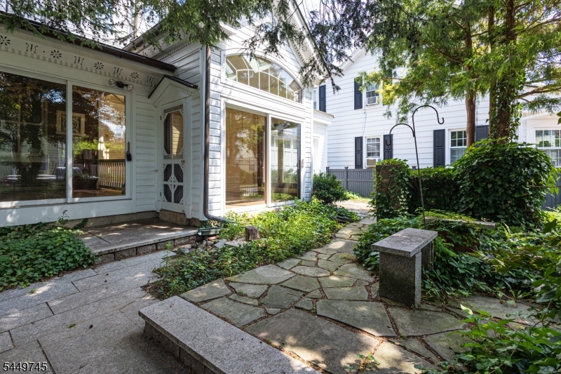 35 Perry St