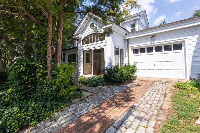 35 Perry St