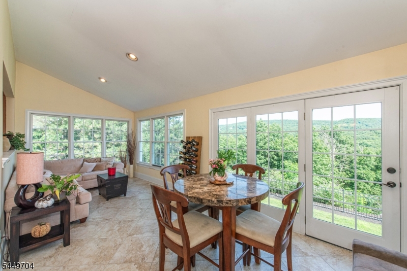 108 Finch Rd