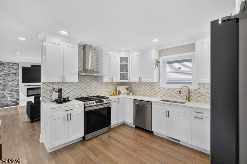 61 Bart Pl