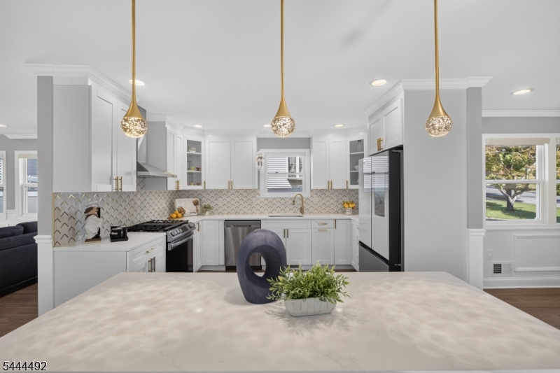 61 Bart Pl