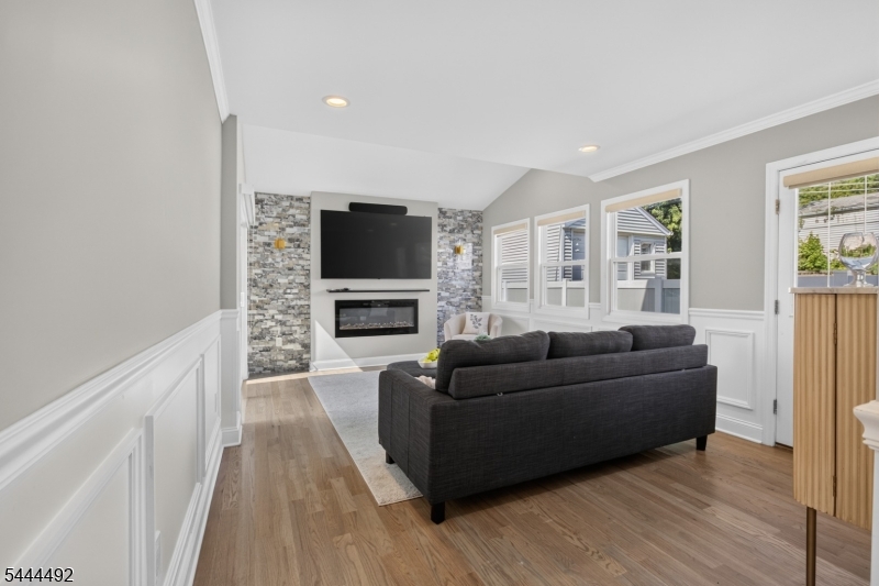 61 Bart Pl