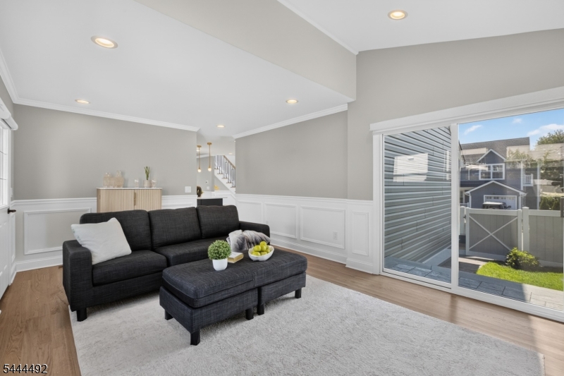 61 Bart Pl