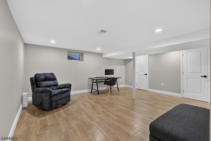 61 Bart Pl