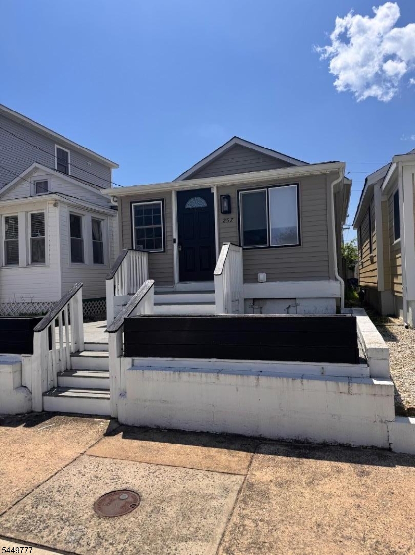 257 Sheridan Ave