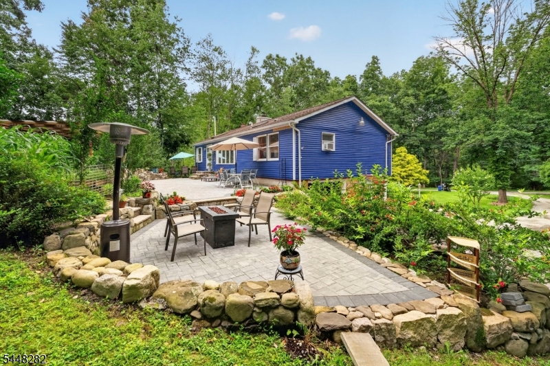 102 Meadow Rd