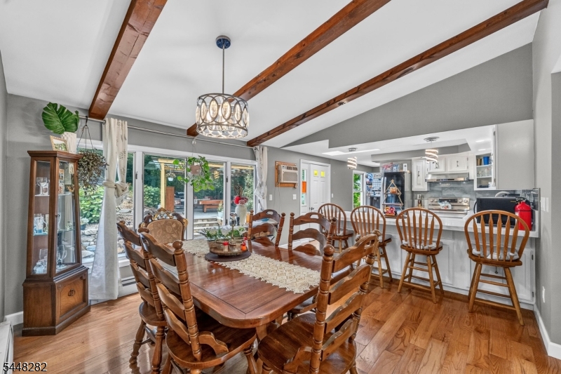 102 Meadow Rd