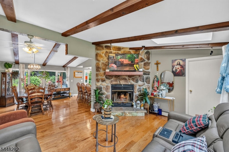 102 Meadow Rd