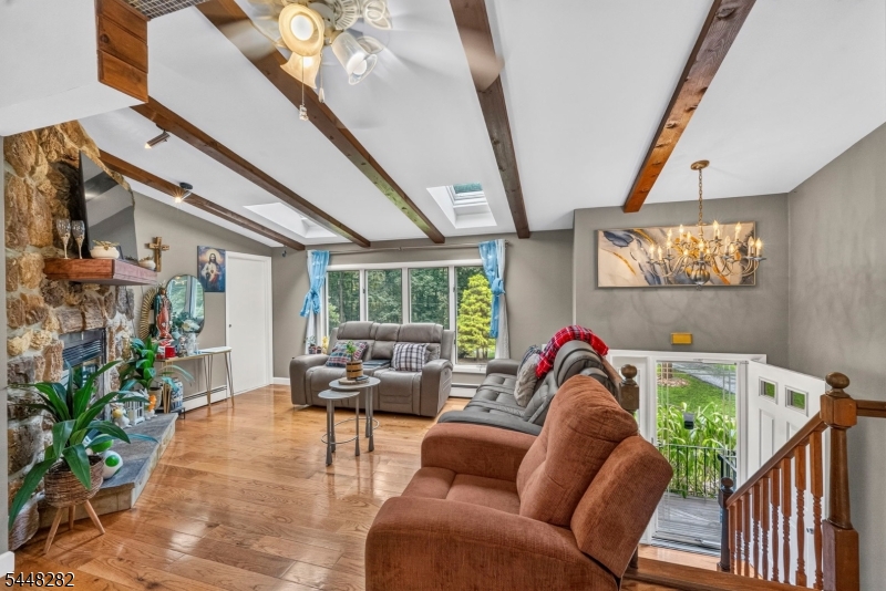 102 Meadow Rd