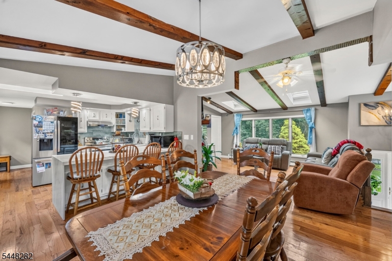 102 Meadow Rd