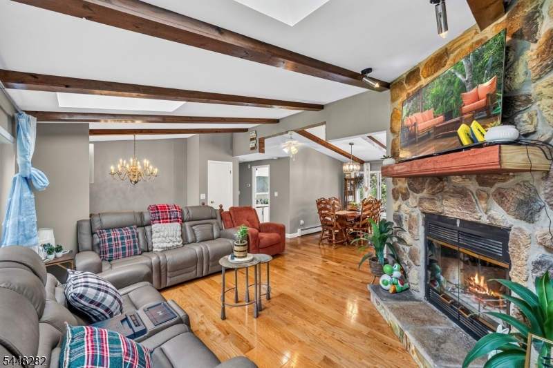 102 Meadow Rd