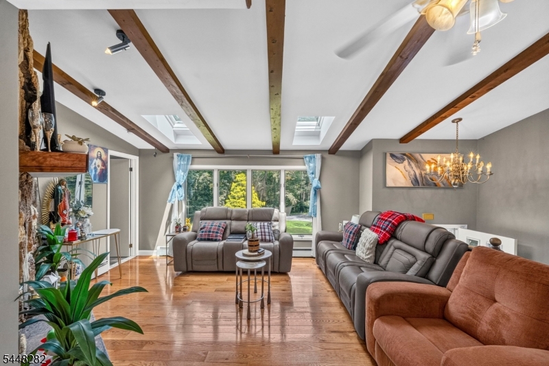 102 Meadow Rd
