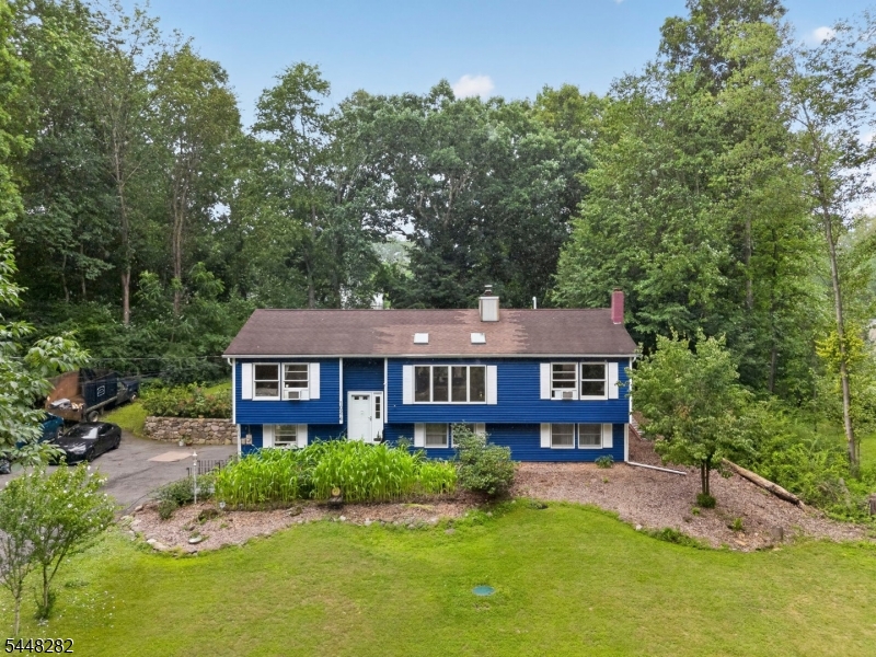 102 Meadow Rd