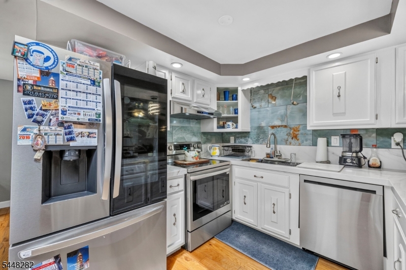 102 Meadow Rd