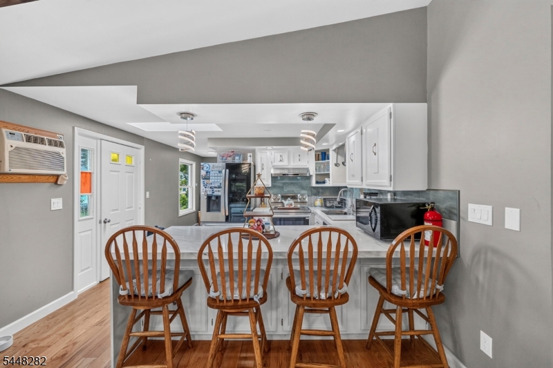 102 Meadow Rd