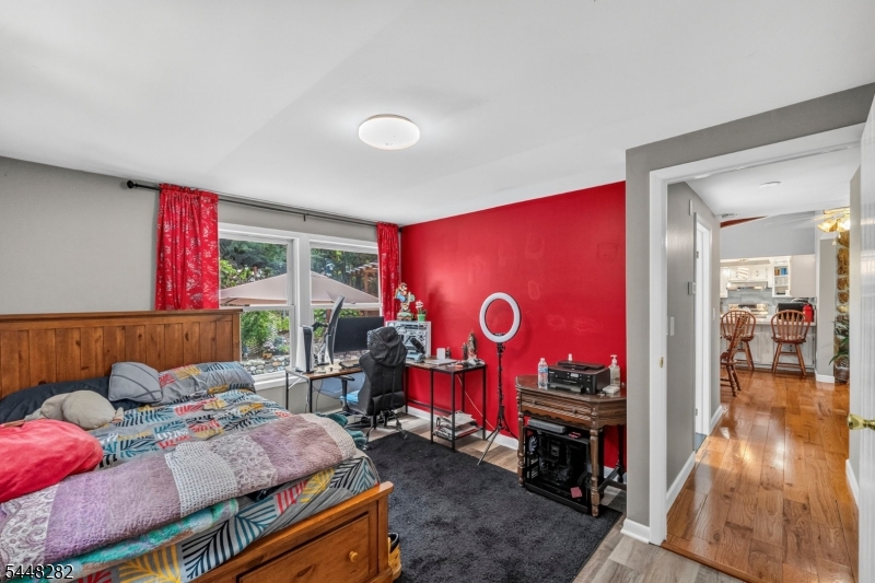 102 Meadow Rd