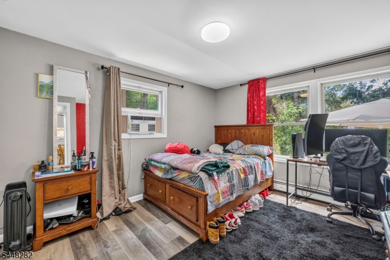 102 Meadow Rd