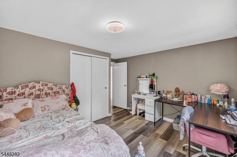 102 Meadow Rd
