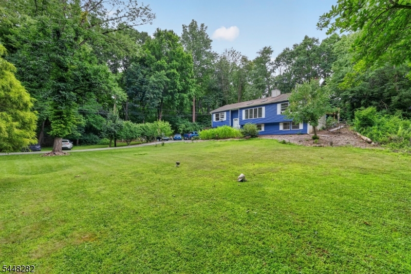 102 Meadow Rd