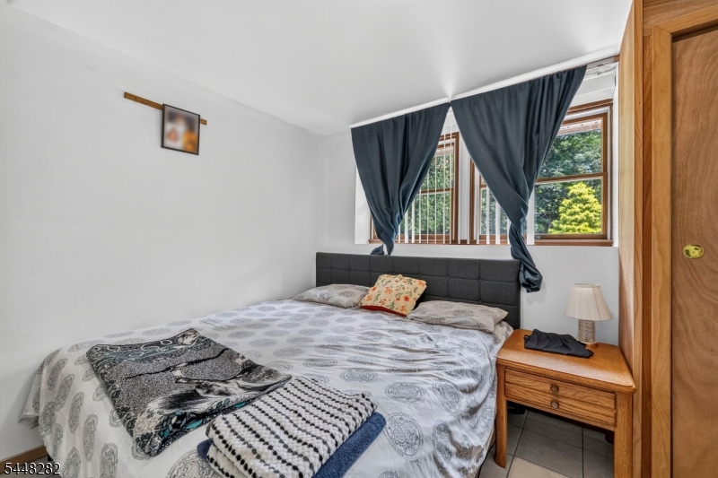 102 Meadow Rd