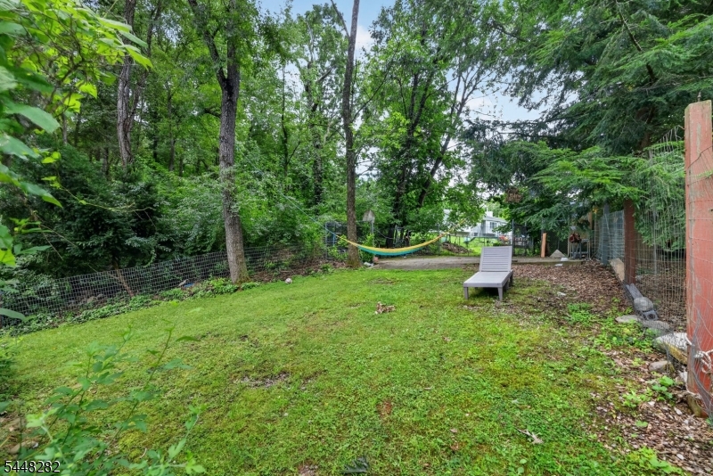 102 Meadow Rd