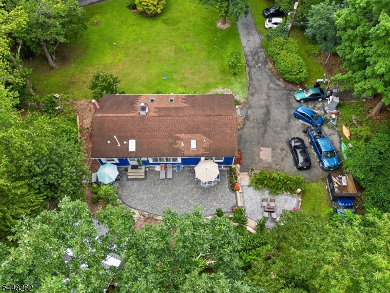 102 Meadow Rd