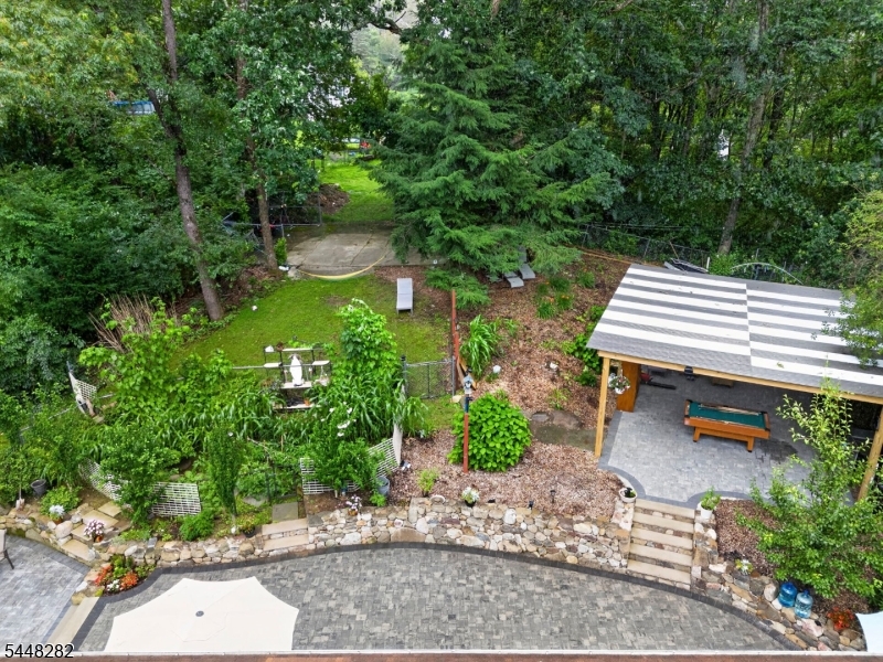 102 Meadow Rd