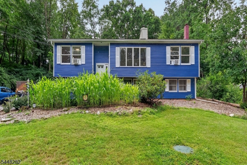 102 Meadow Rd