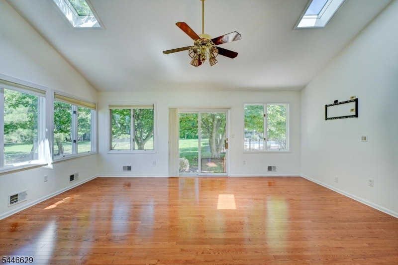 110 Hill Top Ln