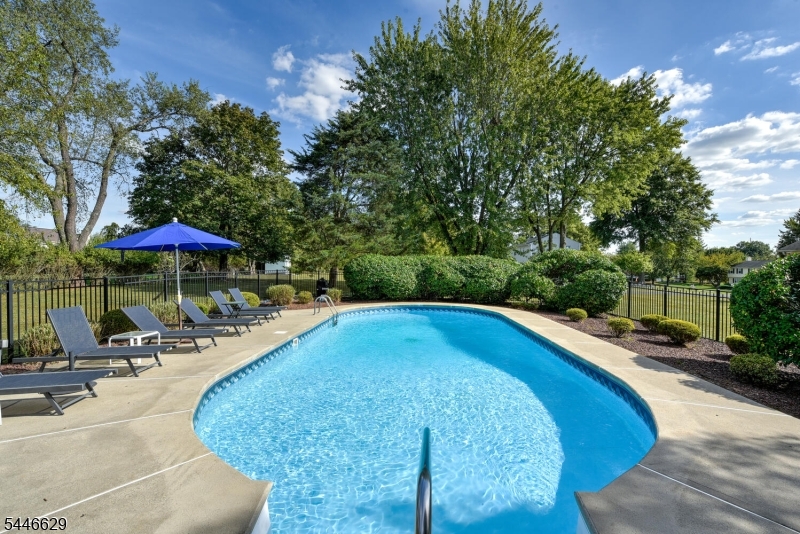 110 Hill Top Ln