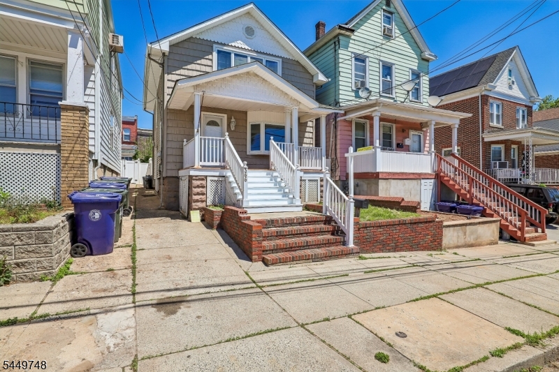 366 Jeffries St