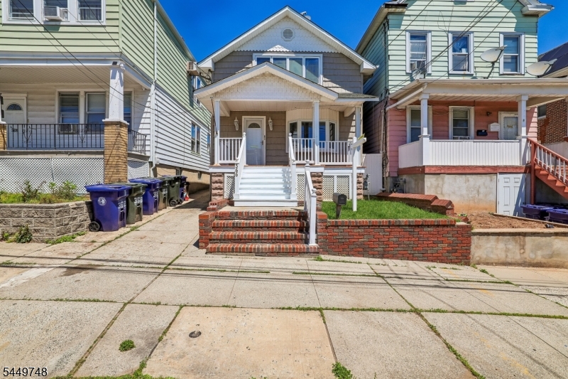 366 Jeffries St