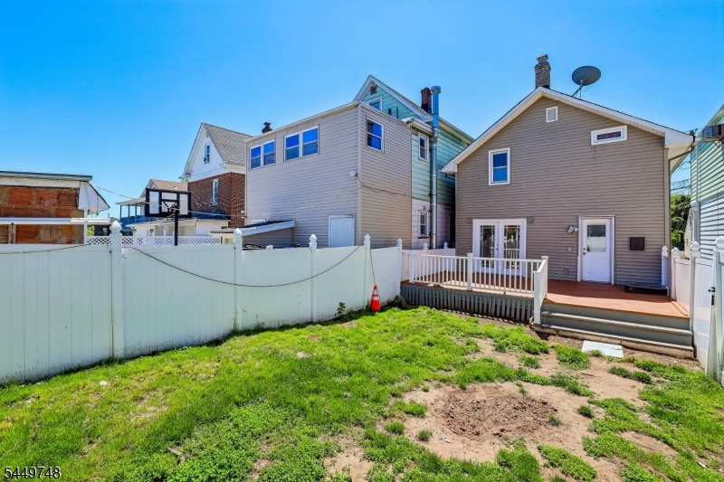 366 Jeffries St