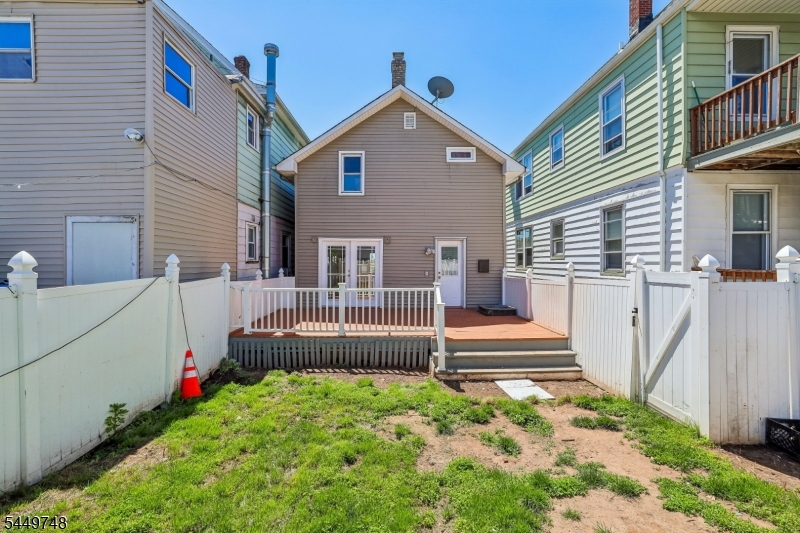 366 Jeffries St