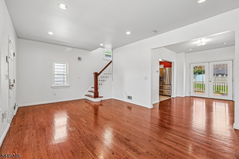 366 Jeffries St