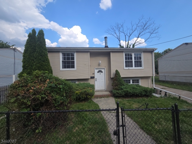 88 Halstead ST
