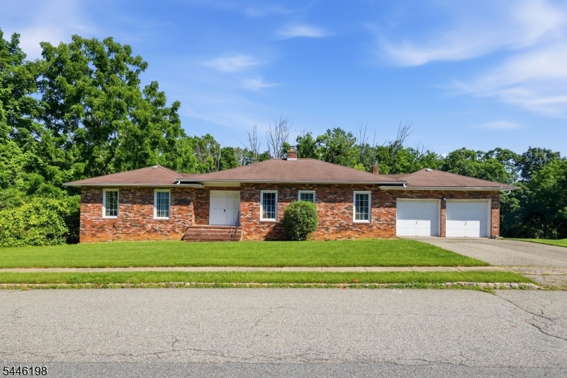 12 Aldersgate Cir