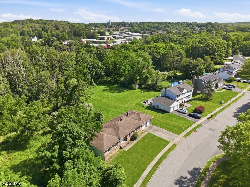 12 Aldersgate Cir