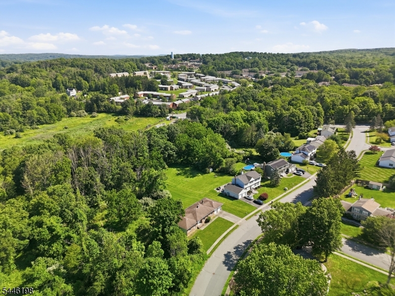 12 Aldersgate Cir