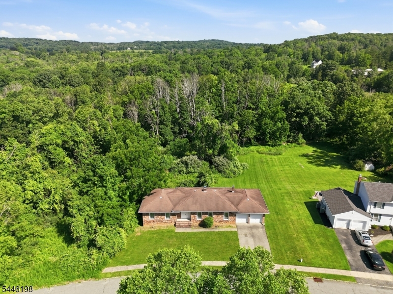12 Aldersgate Cir