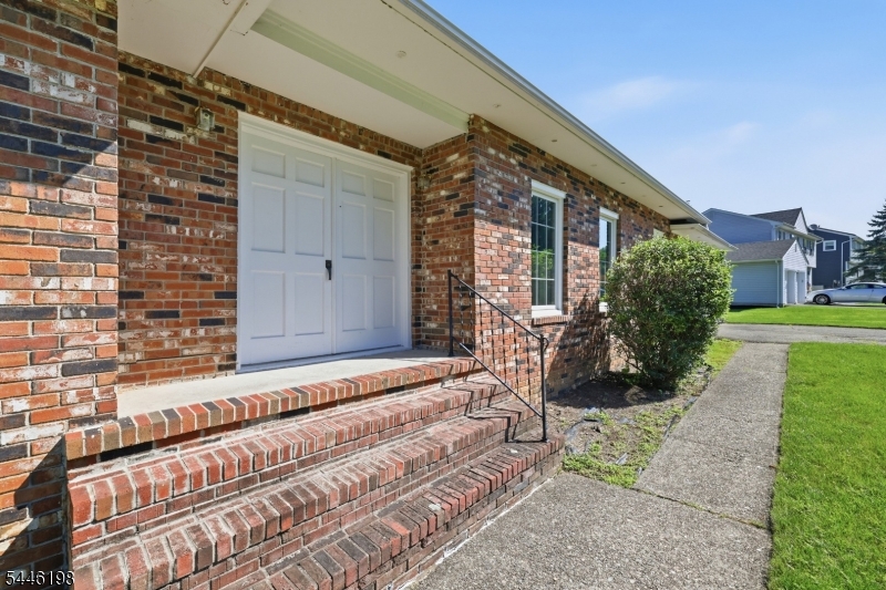 12 Aldersgate Cir