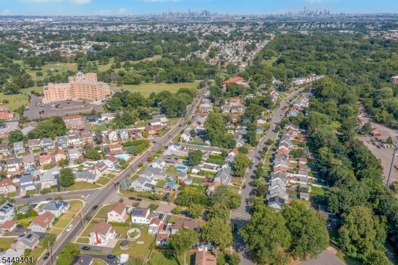 1 Hewitt Ave