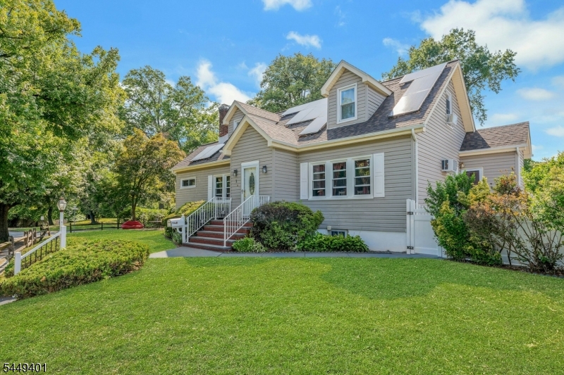 1 Hewitt Ave