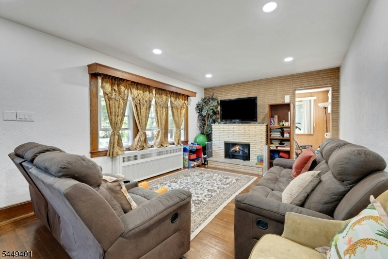 1 Hewitt Ave